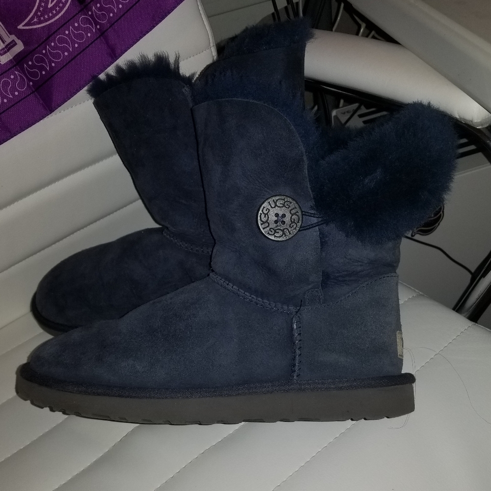 Ugg Bailey Button Blue Suede Size 9 Nice Good